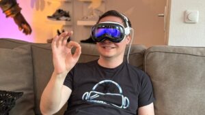 thumbnail applevisionproreview 1.jpg